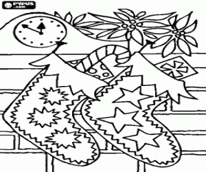 Coloriage Chaussettes de No�l avec d�coration et accroch�s au mur de la chemin�e