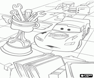 Coloriage Flash McQueen d�couvre un troph�e Piston Cup se cacher dans la maison de Doc