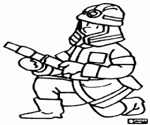 Coloriage Pompier avec un genou sur le sol et le tuyau pr�t