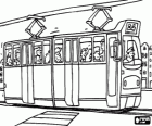 Tram avec les passagers et le conducteur