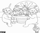 Les quatre Télétubbies avec des bavoirs posé à la table au temps du repas