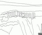 Le célèbre panneau Hollywood avec les lettres géantes sur la colline de Los Angeles, Californie
