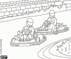 Deux courses de karts à pleine vitesse