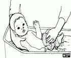 Bébé dans la baignoire