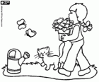 La petite fille dans le jardin avec son chat et les plantes