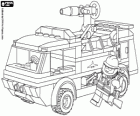 Un petit fourgon d'incendie et un pompier de Lego