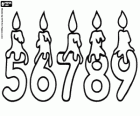 Les numéros 5, 6, 7, 8 et 9 avec les bougies d'anniversaire