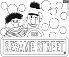 Ernest et Bart avec le logo anglais original de Sesame Street. Les Muppets, la célèbre série éducative télévisuelle a atteint 50 saisons. Les protagonistes sont les marionnettes bien connues, les Muppets, une création de Jim Henson en 1969