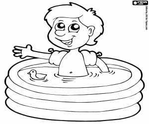 Coloriage Un petit garçon et la petite piscine